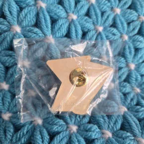 Vintage McDonald's McFlurry Hard Enamel Pin Gold Metal - Picture 4 of 4